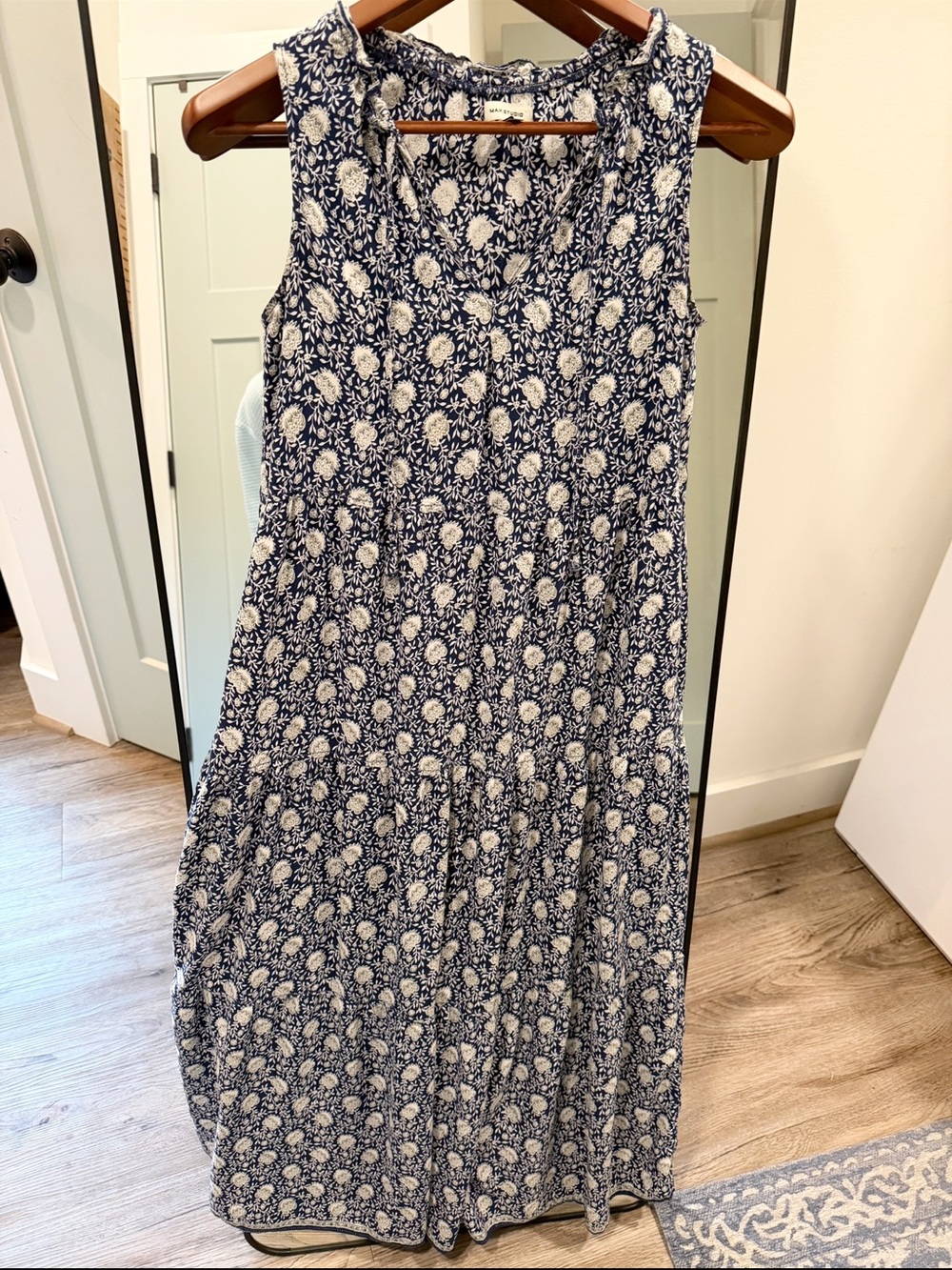 Max Studio Navy Floral Block Print Maxi Dress Resort Summer Feminine Natural XS